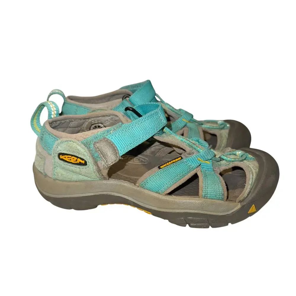 KEEN Newport Turquoise Sandals Kids Size 1 Outdoor Hiking Camping Lake
